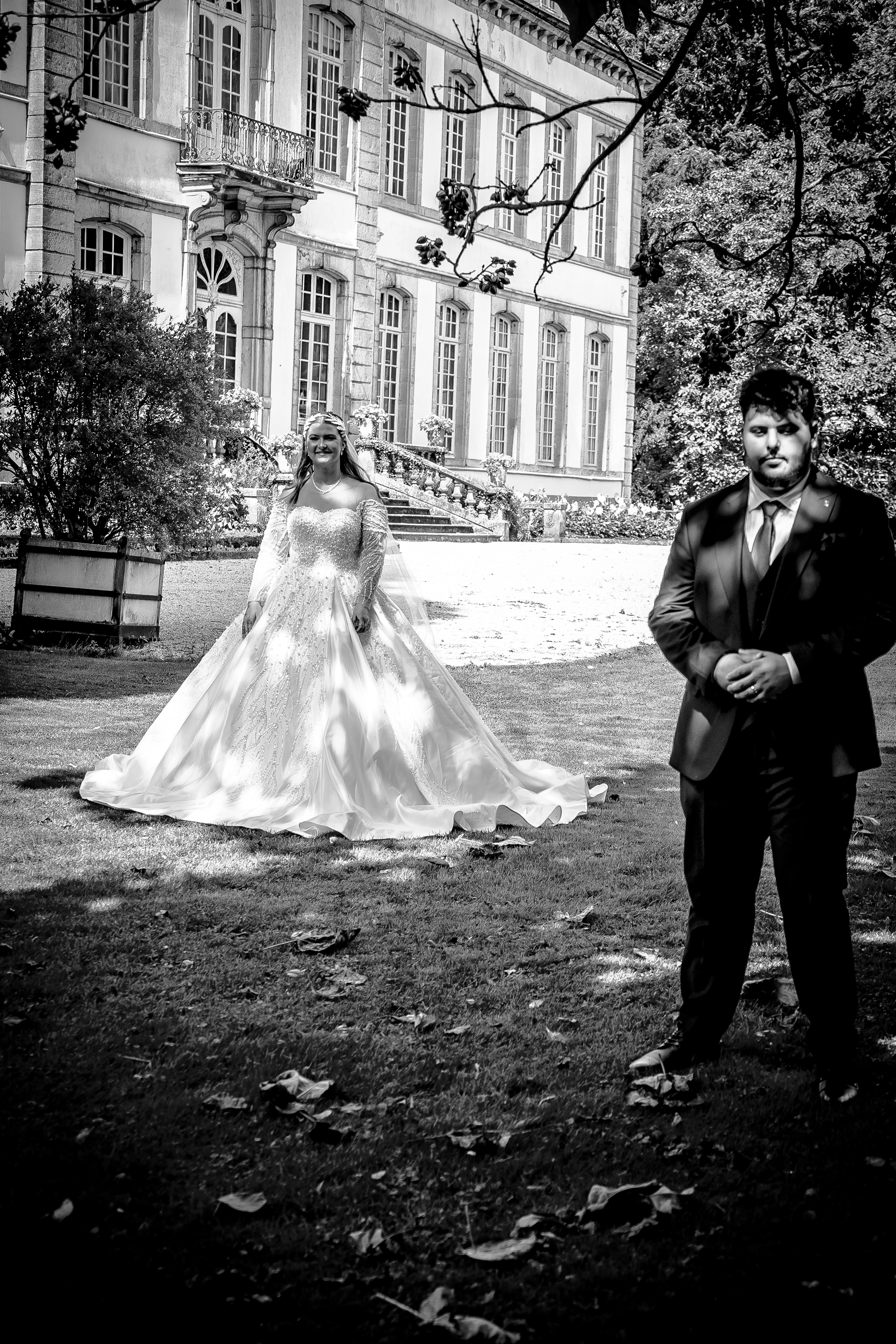 Mariés dans un jardin Halim B Studio